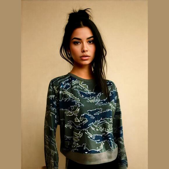 Forever 21 Tops - Forever 21 Womens Sweatshirt Size Medium Camouflage Camo Draped Olive Black